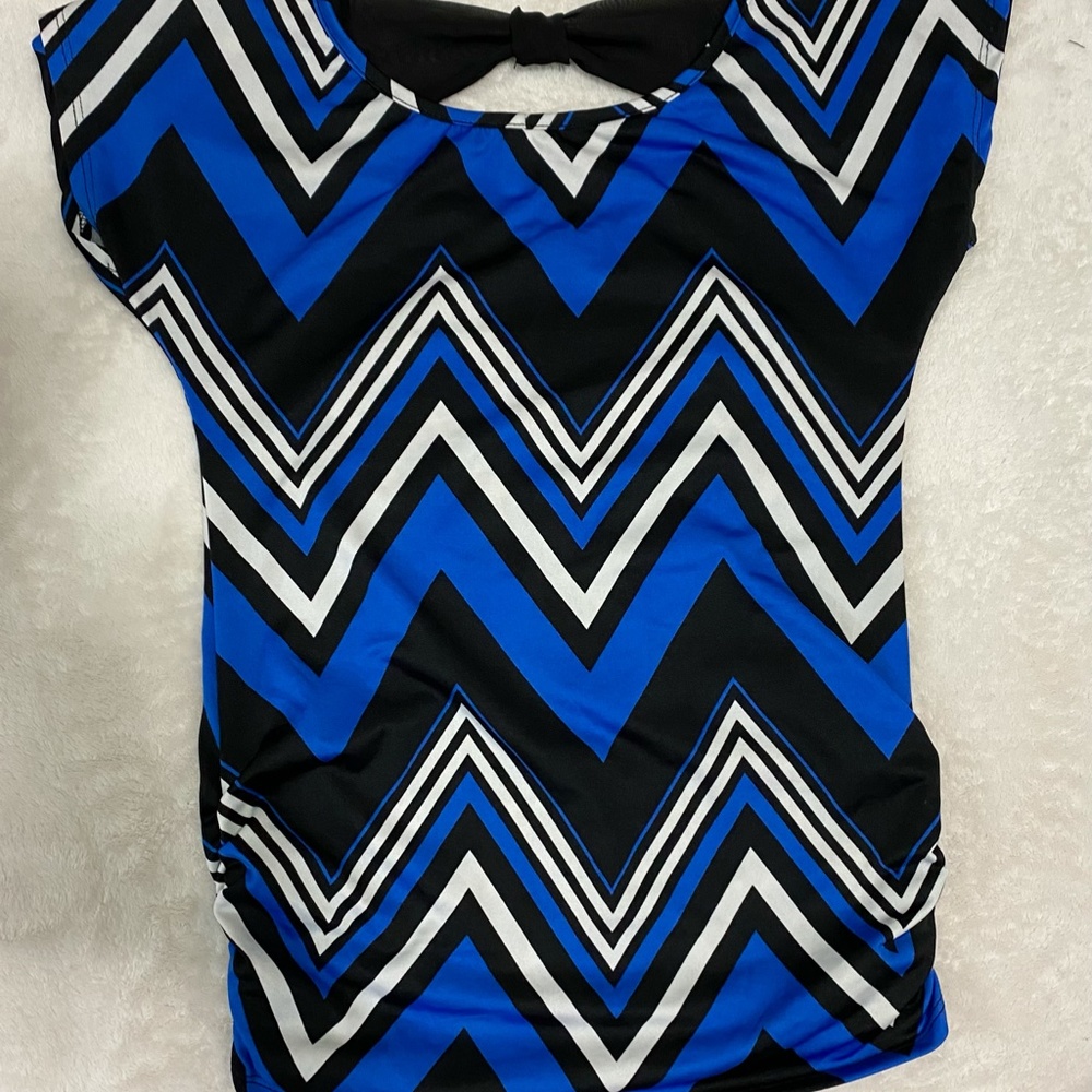 Woman blouse blue, white and black pattern with bow in the back